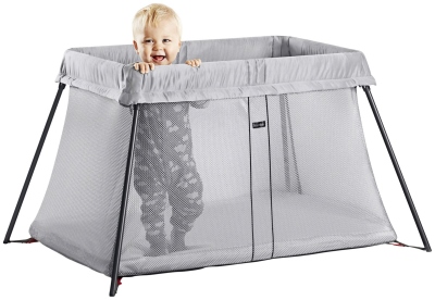 BabyBjorn Travel Crib Light with baby (400x276)