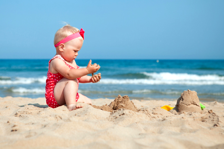 how to travel to beach with baby