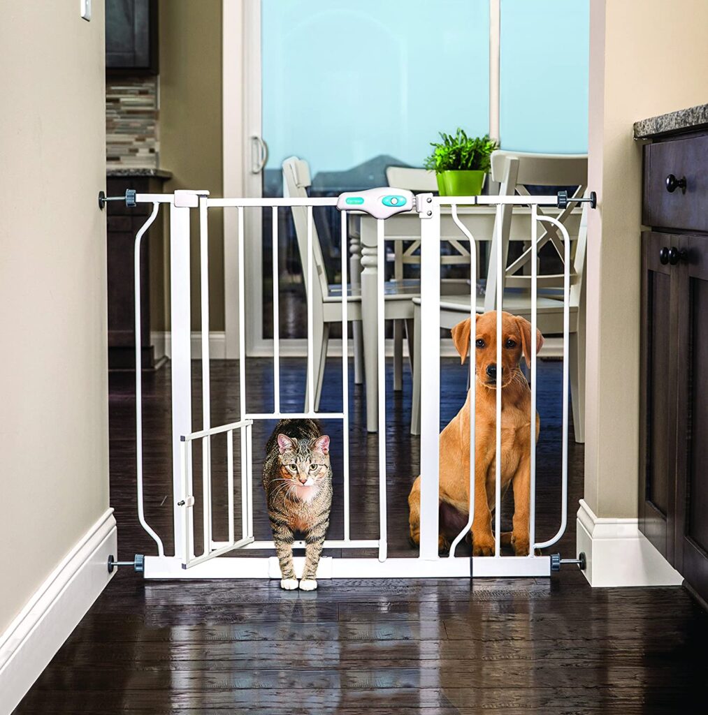 carlson wide gate with pet door